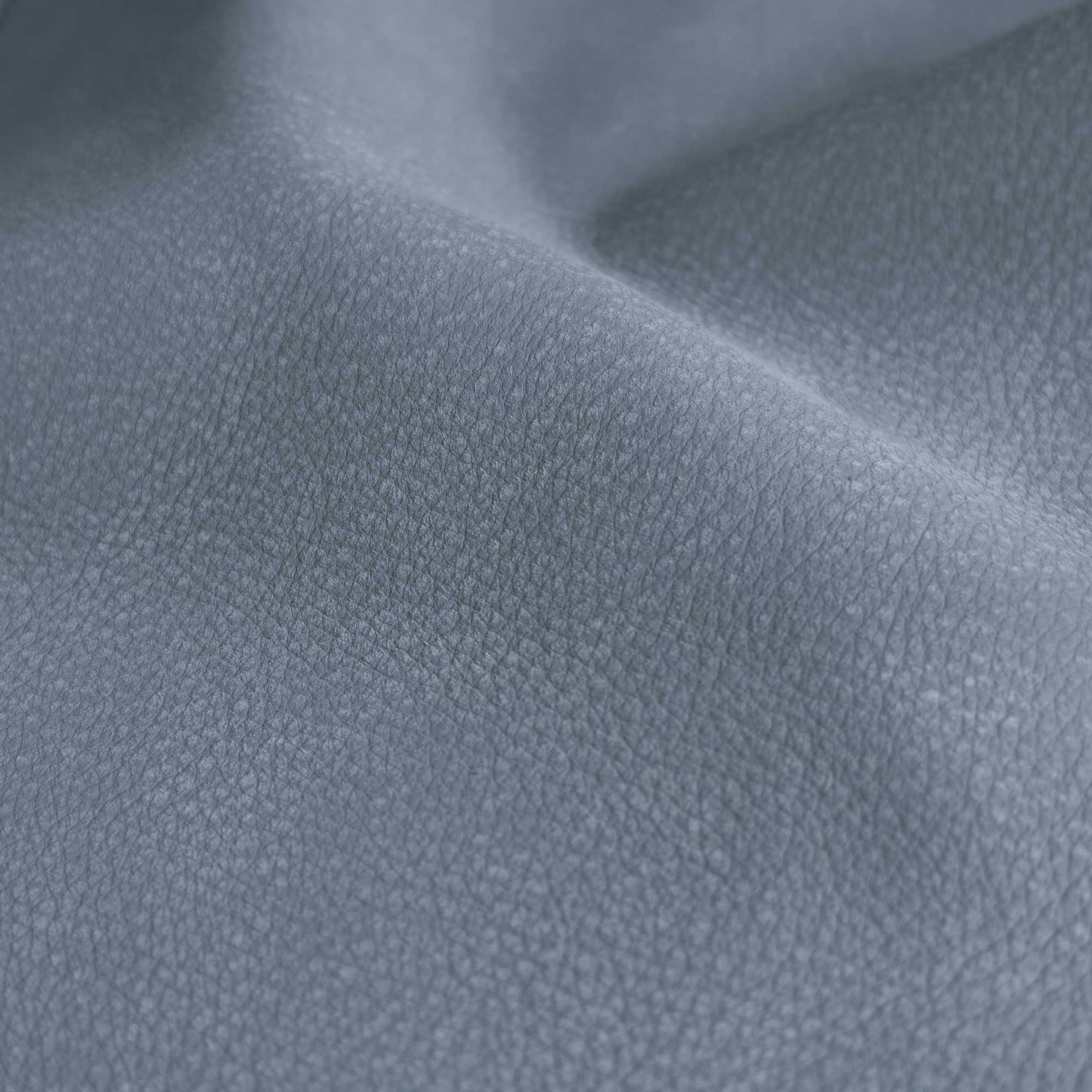 Pelle Maya Steel Blue 7315 – vera pelle nabuk scamosciata in drappeggio