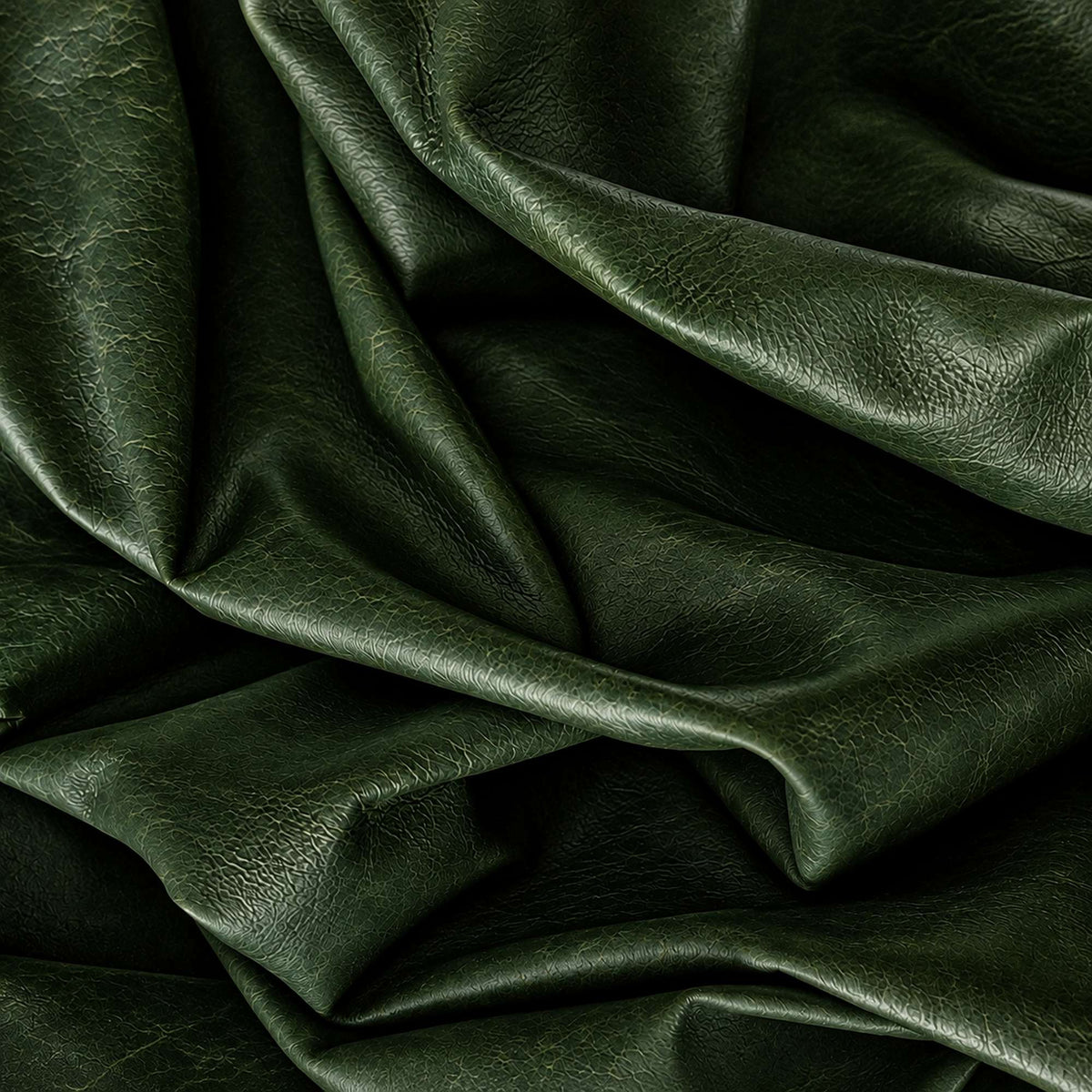 Pelle Etrusco British Green 8003 – vera pelle cerata dall'aspetto vintage e lucido in drappeggio