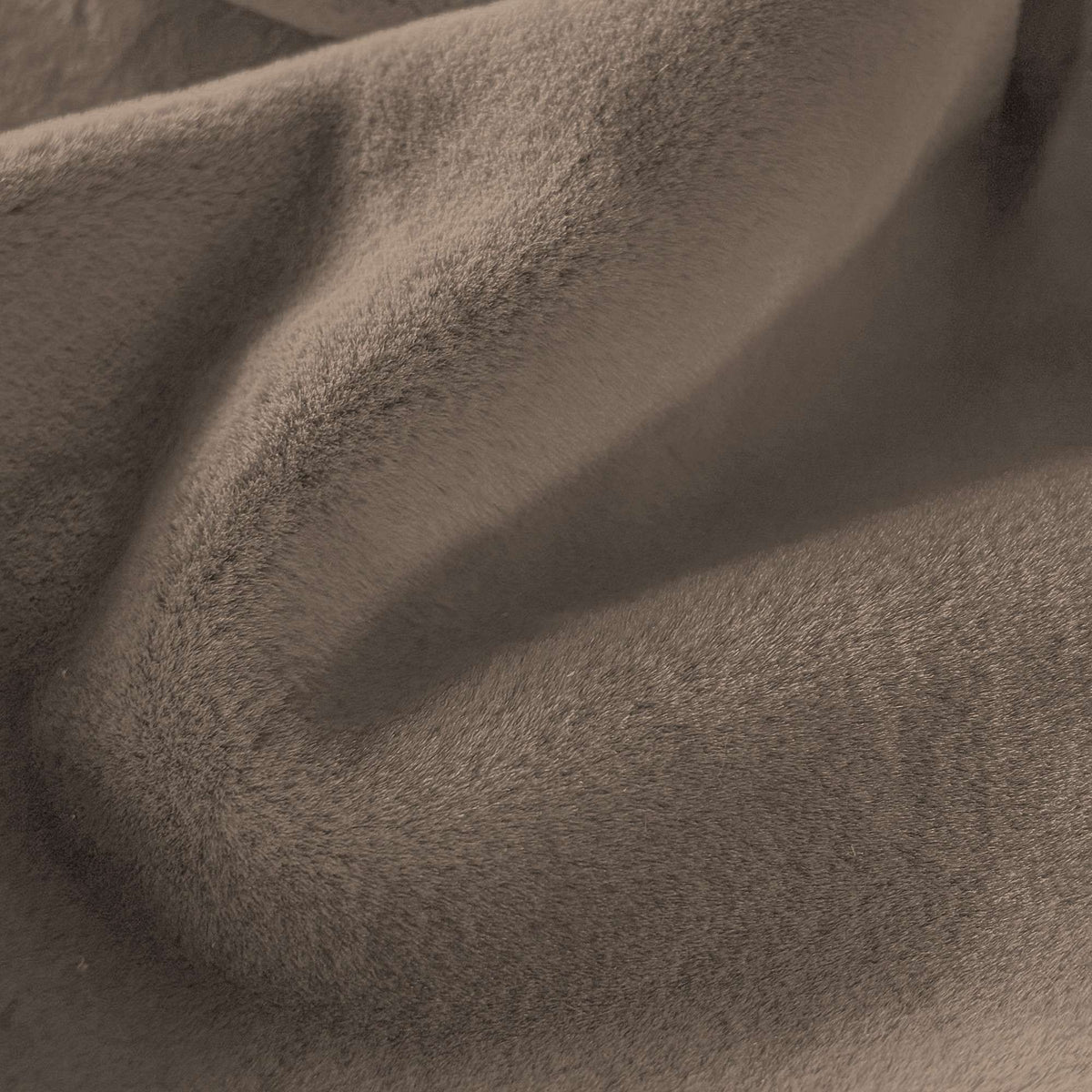 Tessuto Milano Sand MI04 drappeggiato – velluto a pelo alto