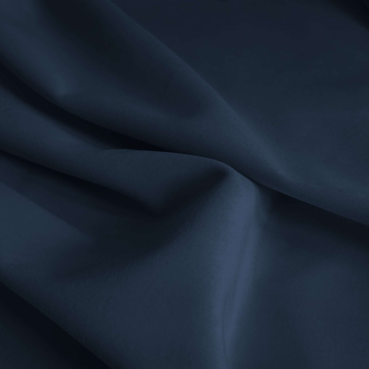 Tessuto Vogue Dark Blue 015 drappeggiato – velluto idrorepellente effetto cangiante, colore blu