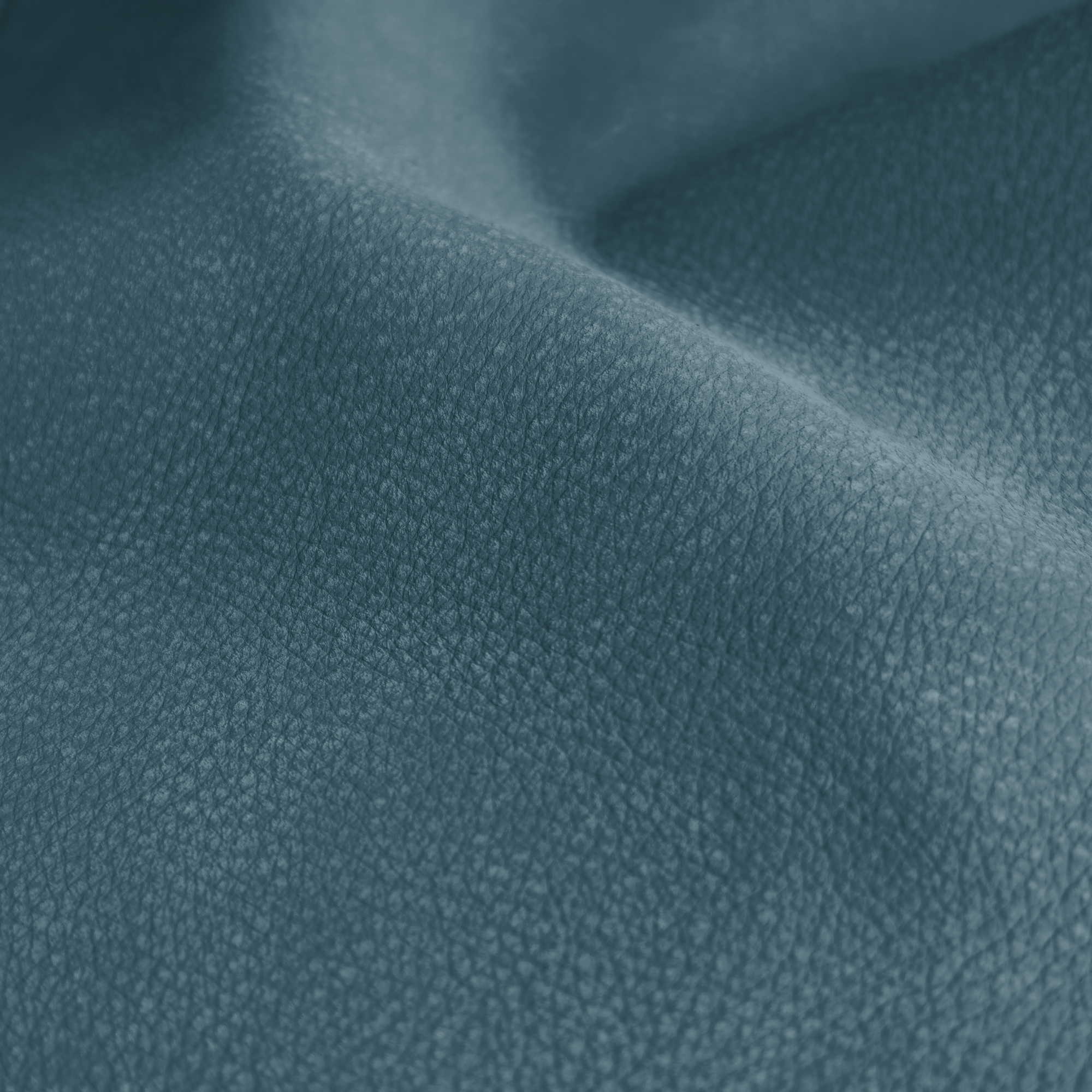 Pelle Maya Darkhan Blue 7309 – vera pelle nabuk scamosciata in drappeggio