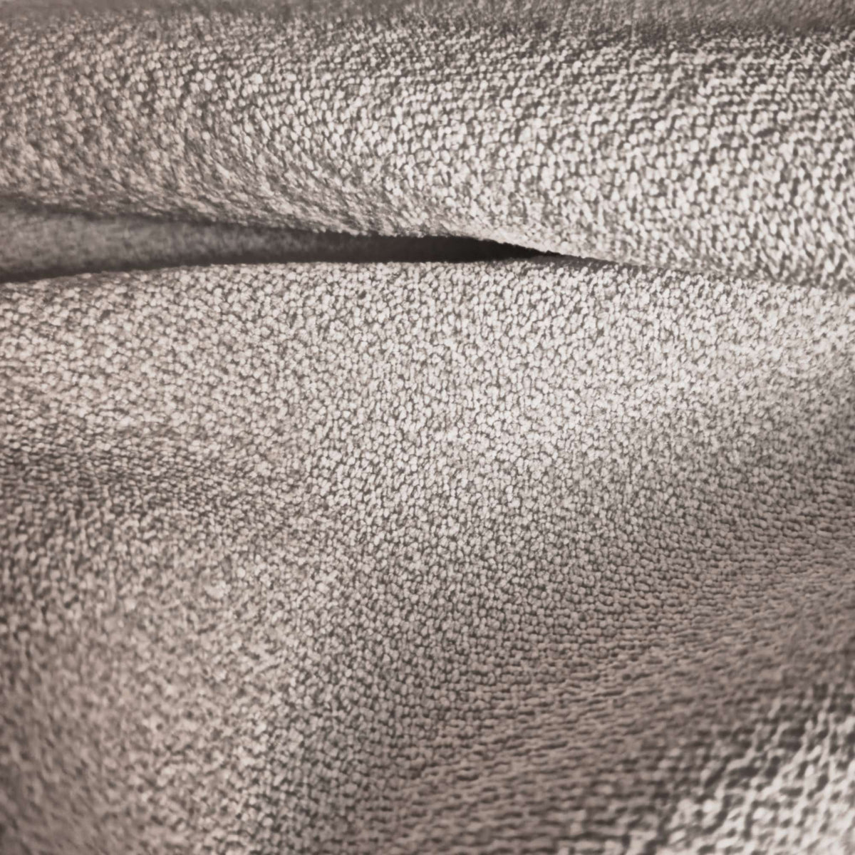 Tessuto Campbell Nougat ca06 drappeggiato – tessuto vellutato dalla texture compatta, colore tortora