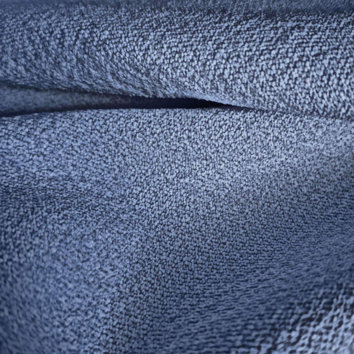 Tessuto Campbell Blue ca09 drappeggiato – tessuto vellutato dalla texture compatta, colore blu
