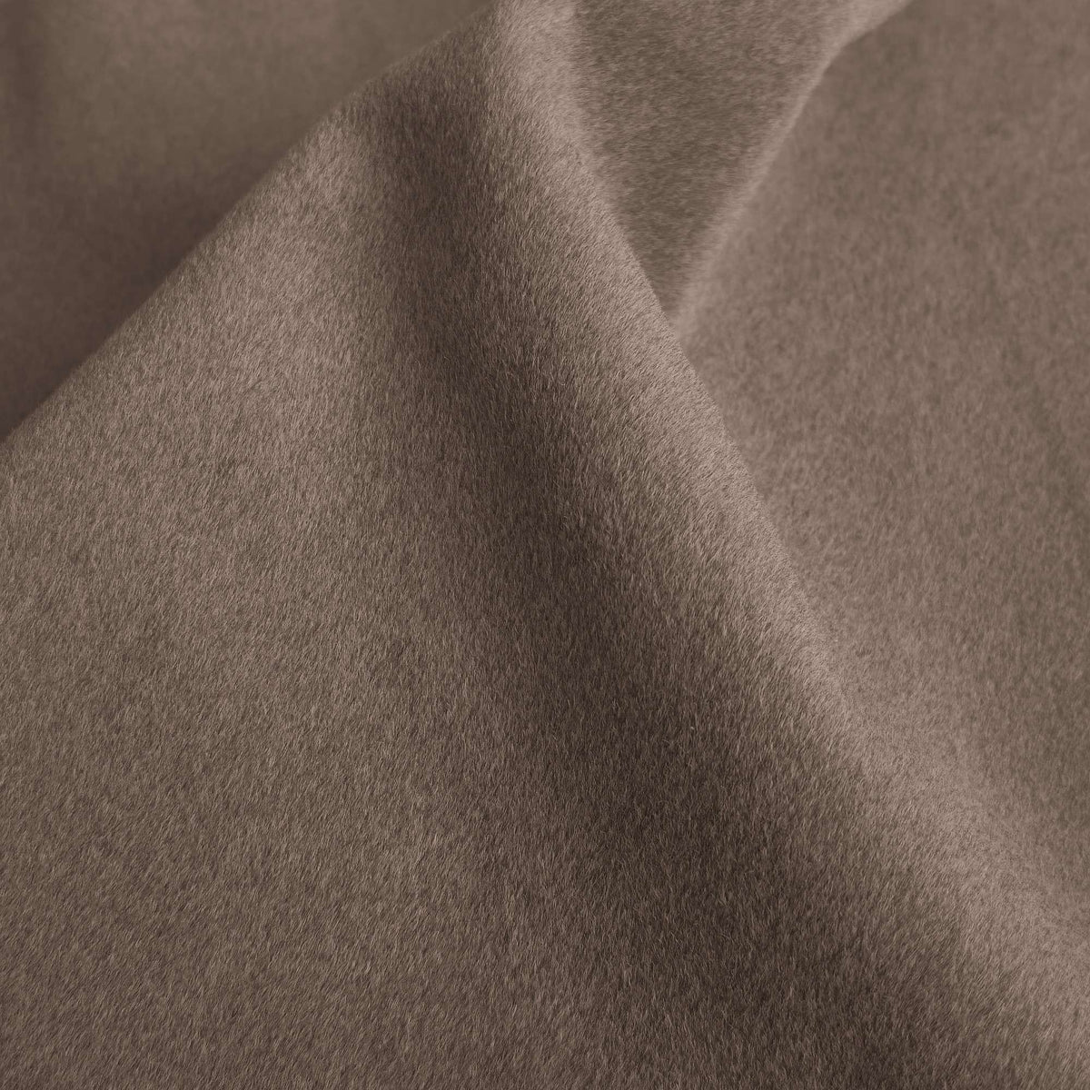 Tessuto Mohair Brown MH08 drappeggiato – tessuto a pelo rasato idrorepellente