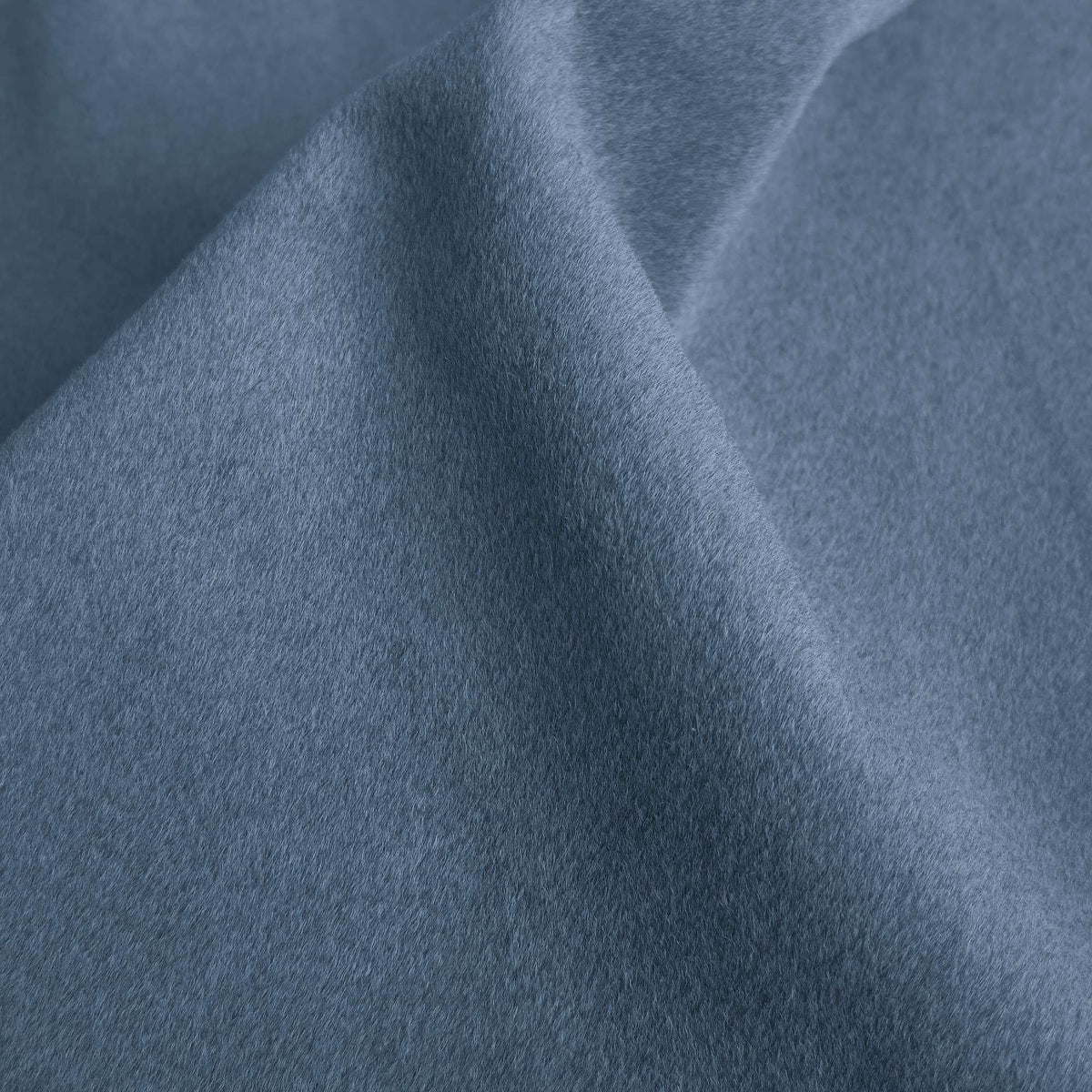 Tessuto Mohair Blue MH09 drappeggiato – tessuto a pelo rasato idrorepellente