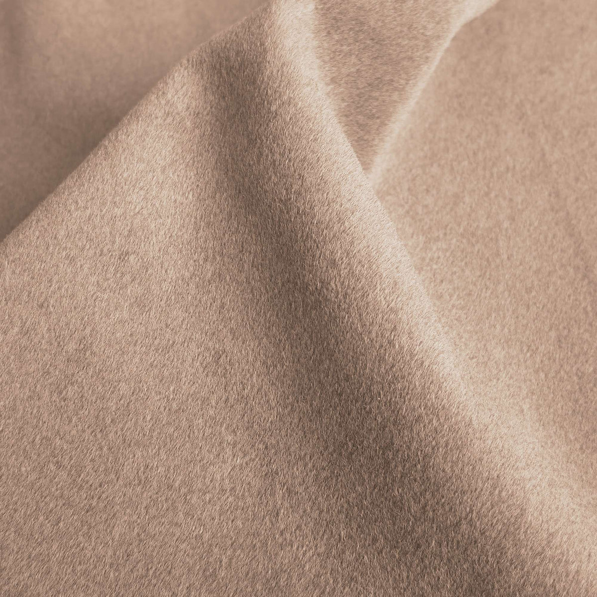 Tessuto Mohair Light Brown MH15 drappeggiato – tessuto a pelo rasato idrorepellente