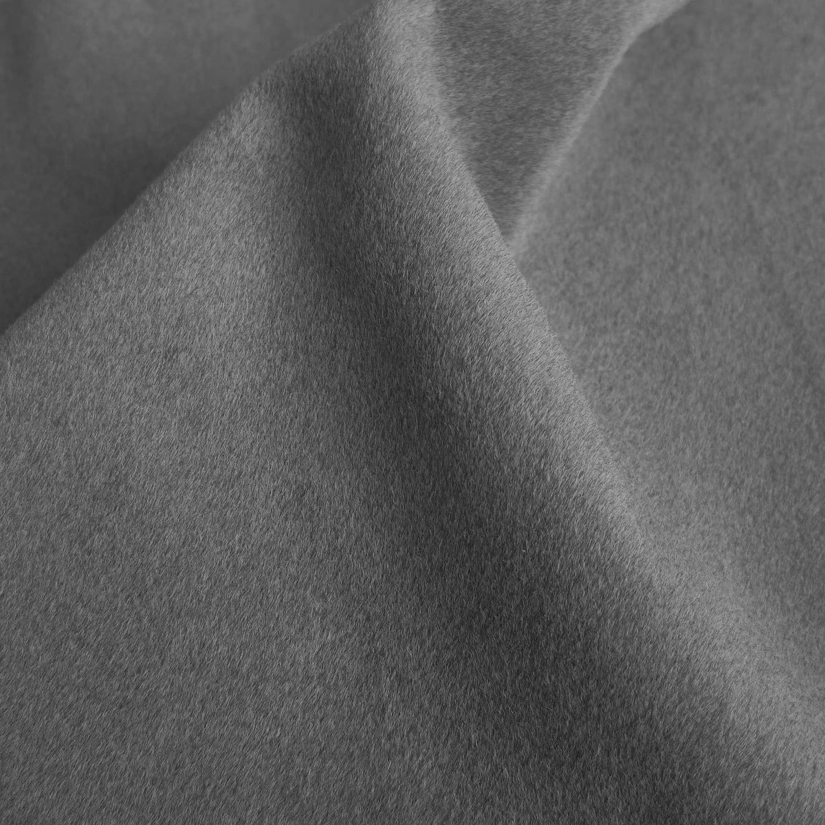 Tessuto Mohair Dark Grey MH484 drappeggiato – tessuto a pelo rasato idrorepellente