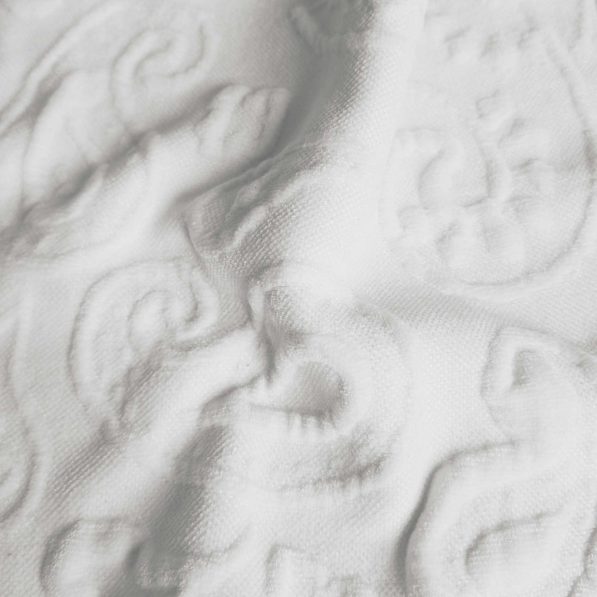 Tessuto Paisley Snow PA01 drappeggiato – tessuto bielastico con motivo paisley in rilievo