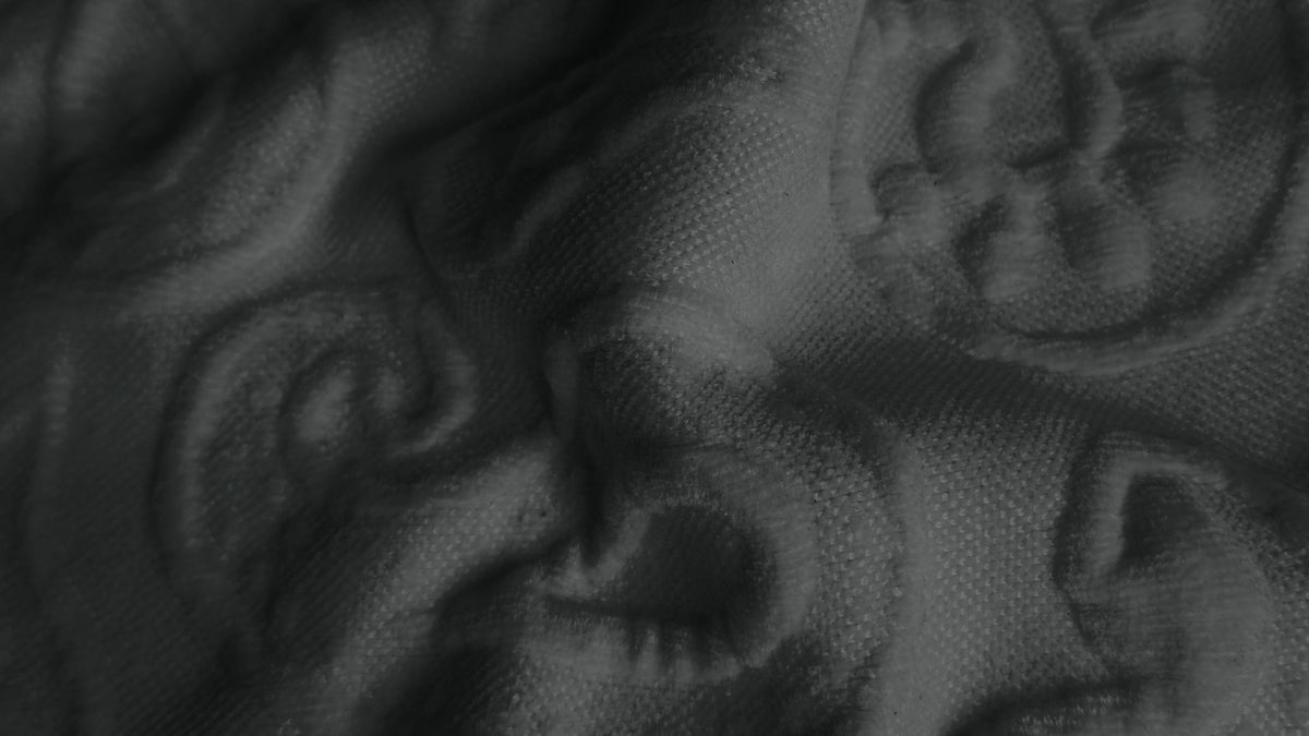 Tessuto Paisley Iron drappeggiato – motivo paisley in rilievo tono su tono