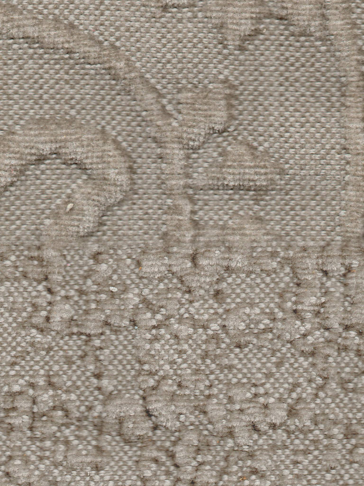 Tessuto Paisley e Royal Taupe a confronto – sopra il motivo paisley in rilievo, sotto la tinta unita